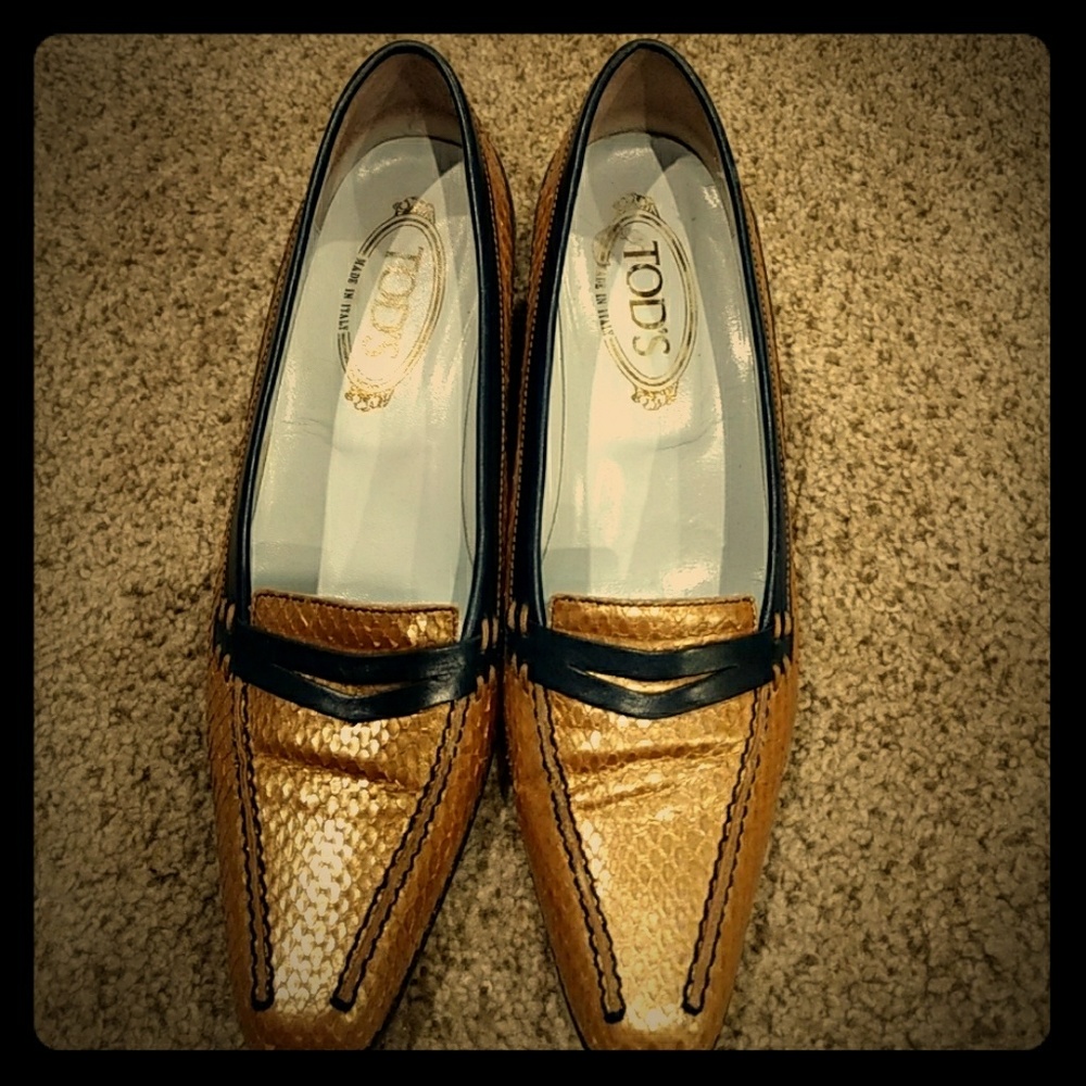 Tod's kitten heel dress shoe